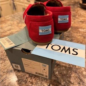 Toms classic canvas slip ons